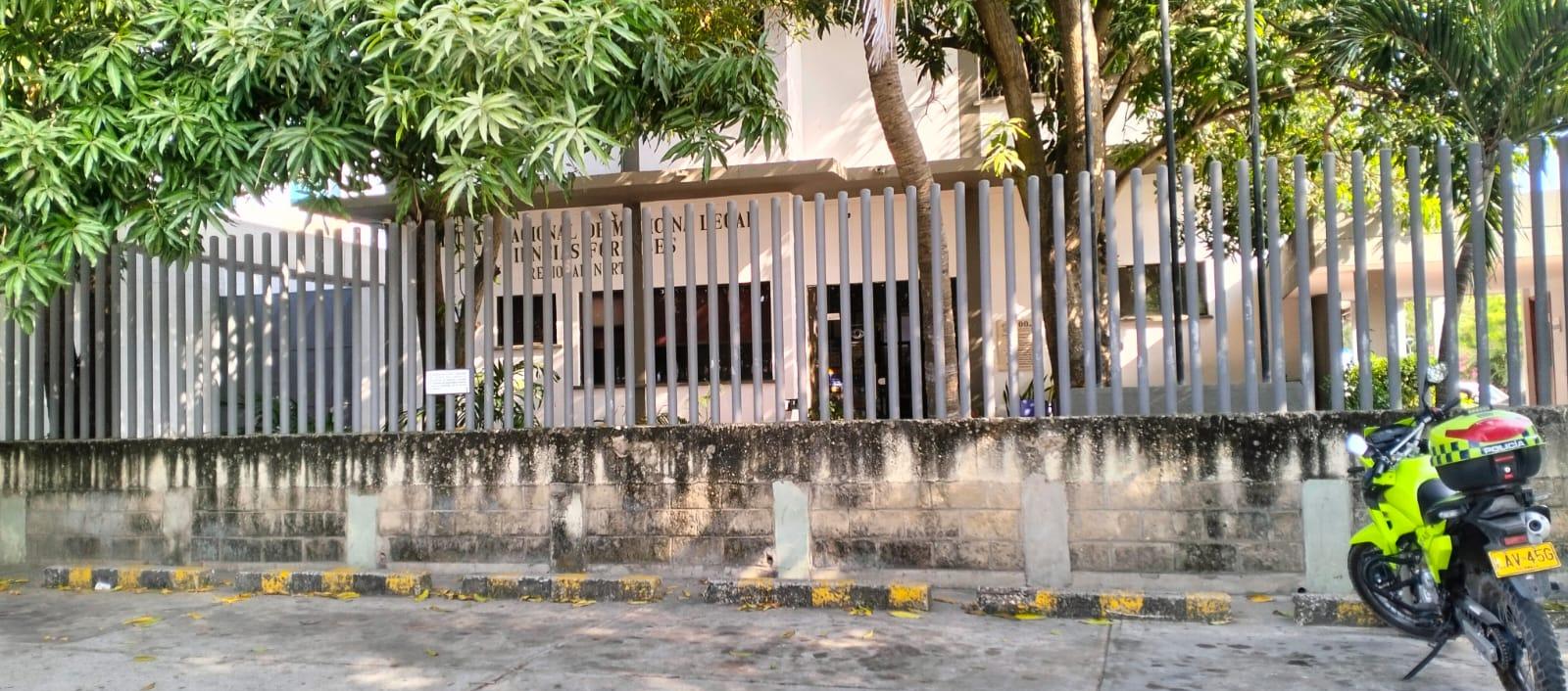 El cuerpo de la víctima fue trasladado a las dependencias de Medicina Legal. 