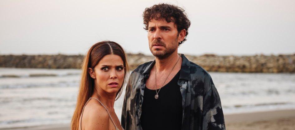 Juana Acosta y Manolo Cardona protagonizan la serie. 