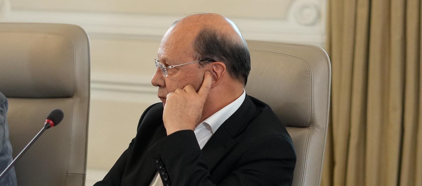 El Ministro de Hacienda, Germán Ávila (derecha).