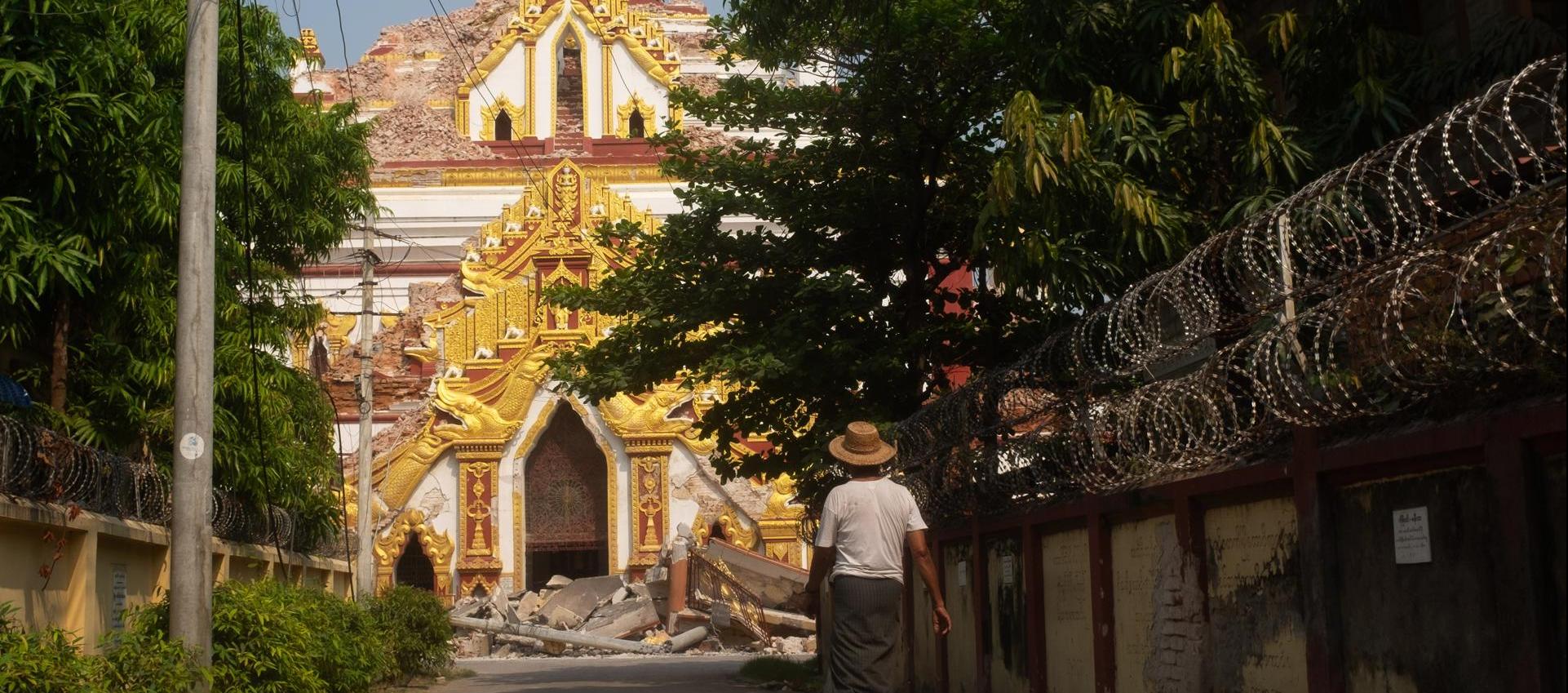 Un monasterio en Birmania afectado tras el terremoto. 