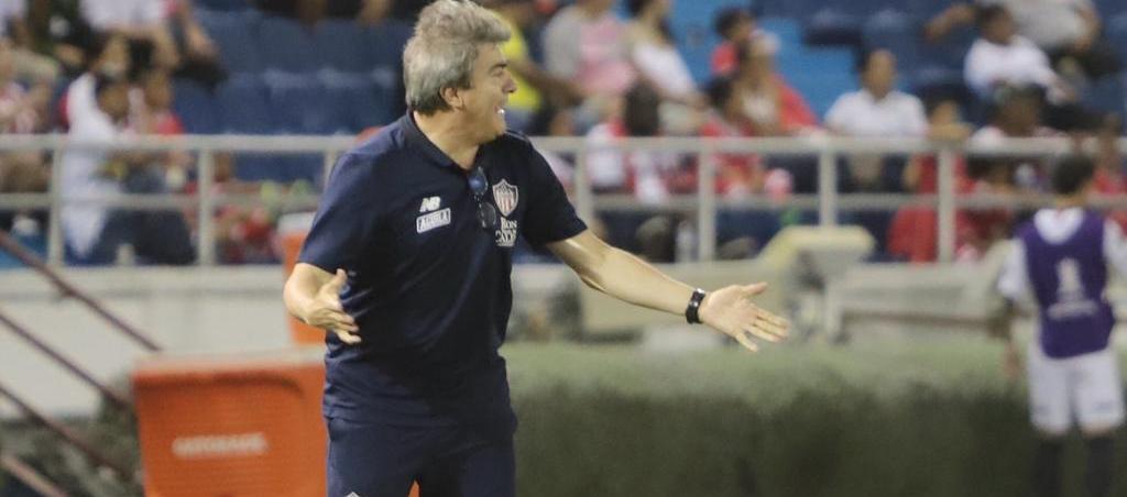 Armando 'Piripi' Osma en un partido como asistente técnico de Junior.