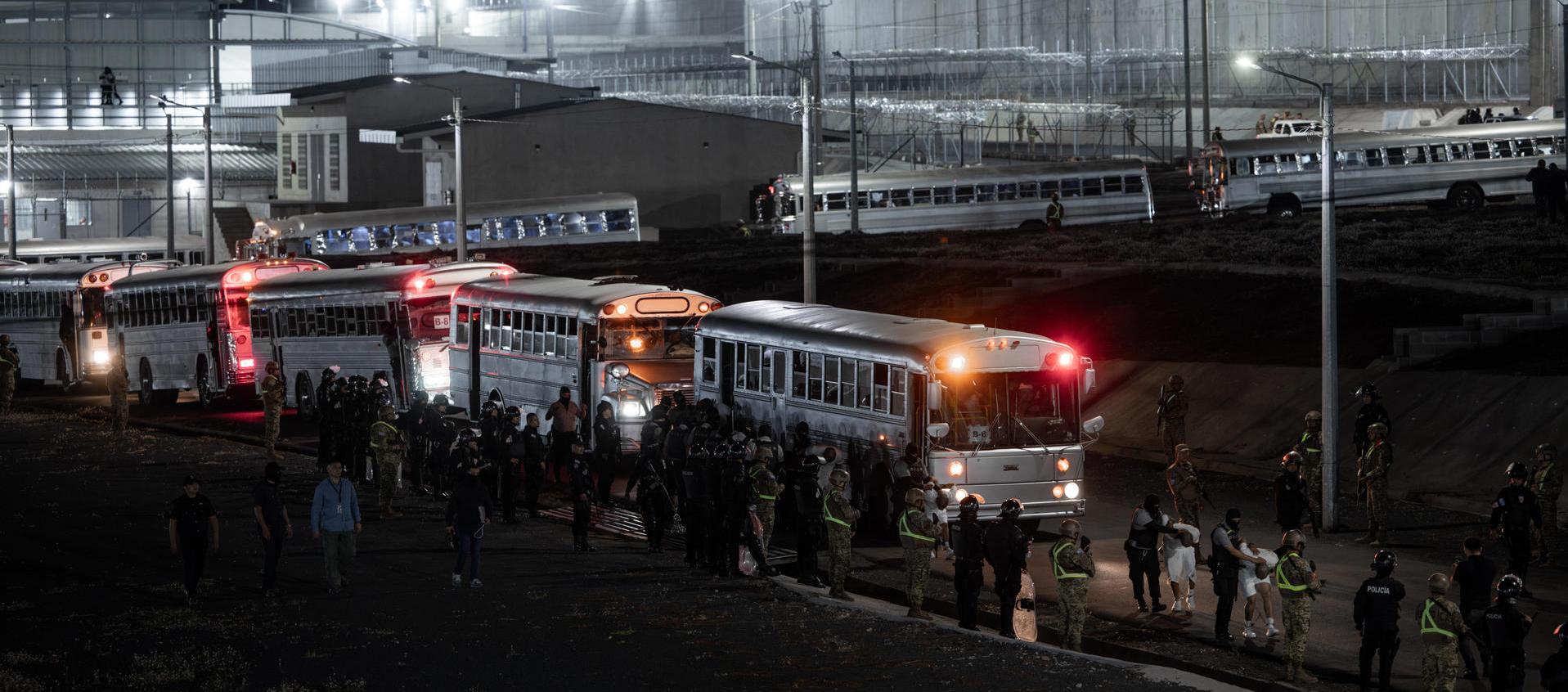 Presuntos integrantes de El Tren de Aragua llegando a El Salvador