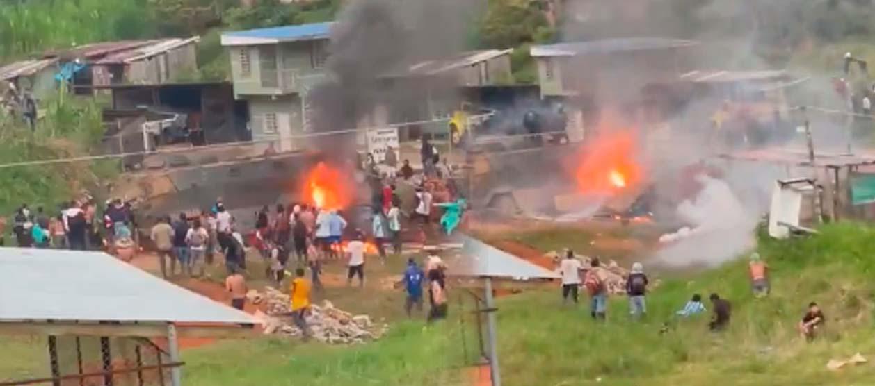 Camión quemado  del Ejército