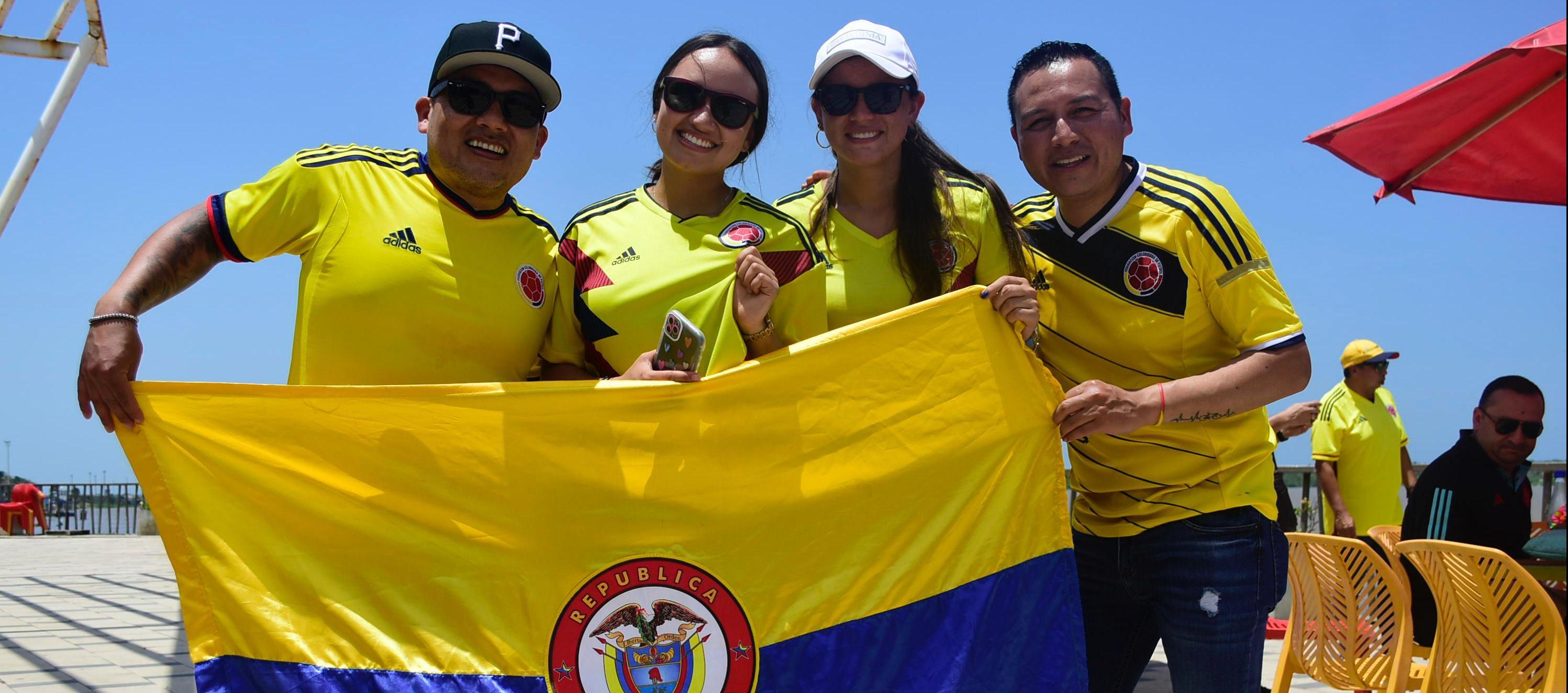 Imagen de los visitantes en el Malecón del Río.