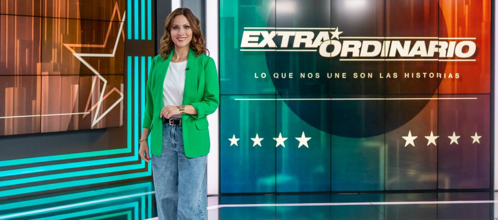 La periodista y presentadora Ángela Collazos, en el set de ‘Extraordinario. 