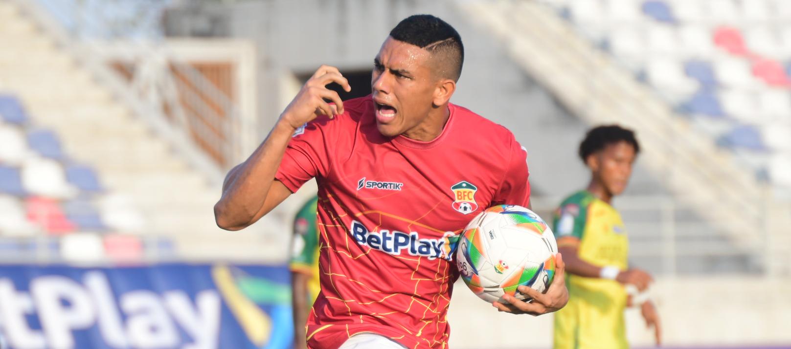 Stiwart Acuña, autor de dos goles.