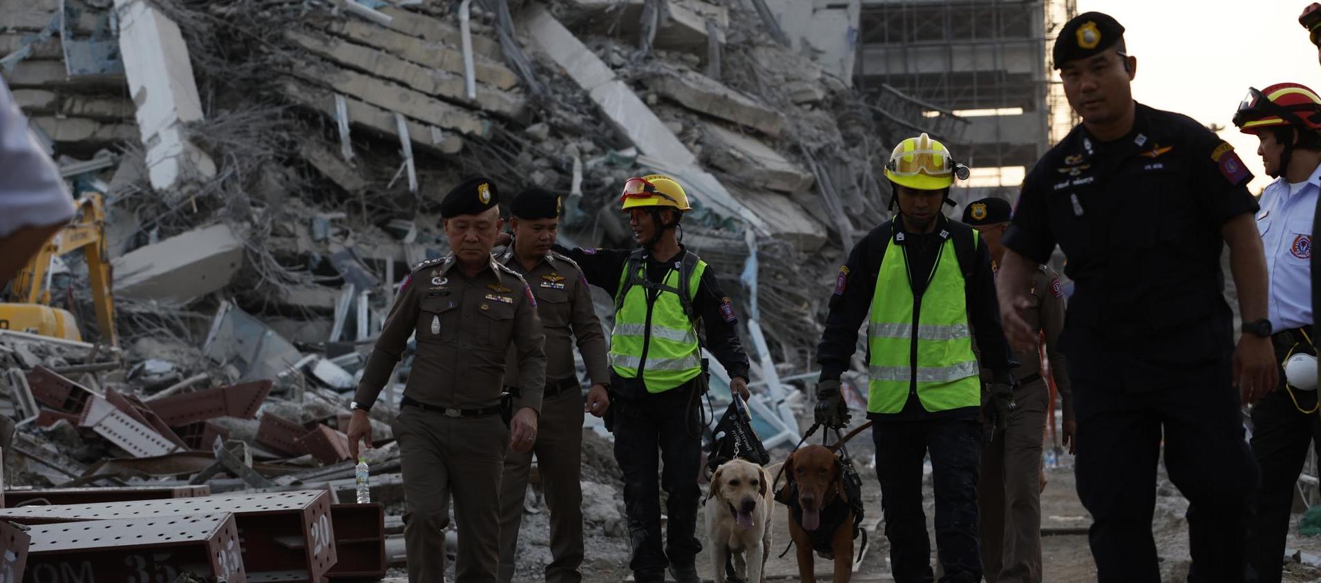 Varios edificios ha colapsado tras el potente sismo. 