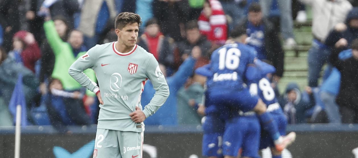La tristeza de Giuliano Simeone tras el segundo gol del Getafe. 