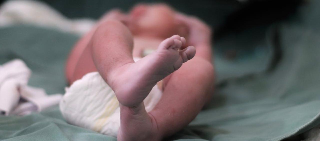 Tasa de natalidad bajó 13,75% en Colombia durante 2024.