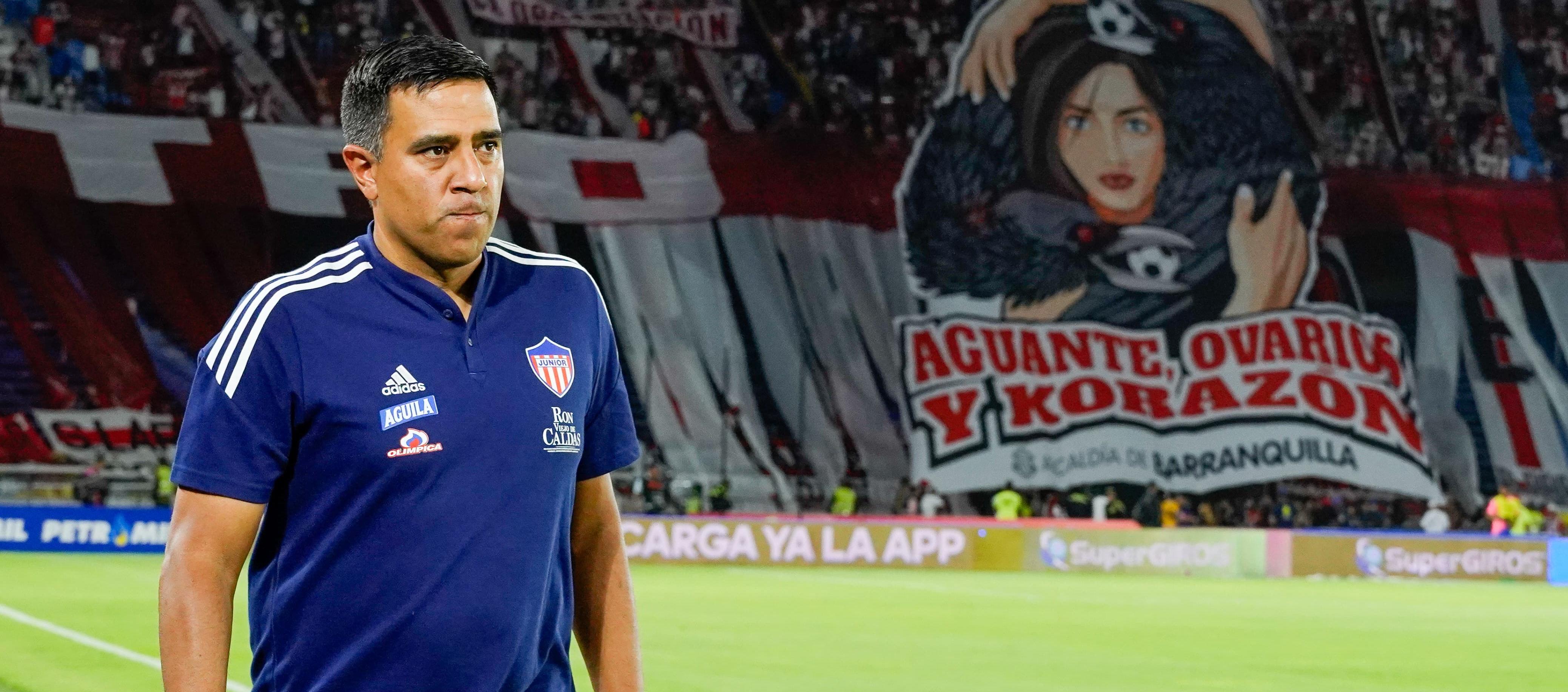 César Frías, técnico del Junior, durante el partido contra Unión Magdalena. 
