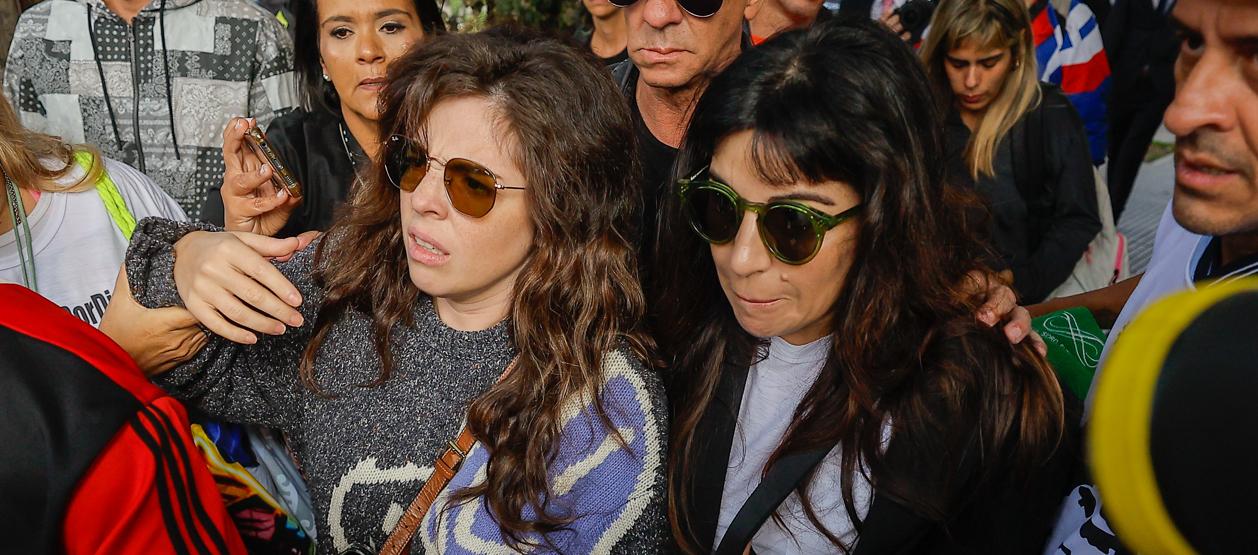 Dalma y Giannina, hijas de Diego Maradona, en una de sus llegadas a los tribunales de San Isidro en Buenos Aires.