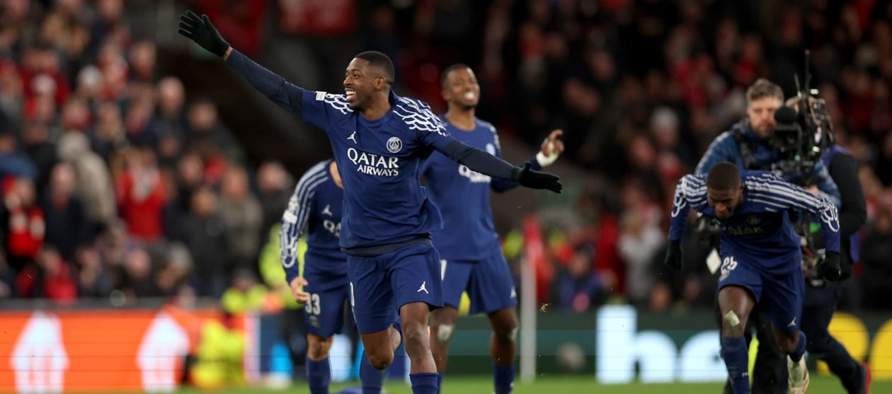 Ousmane Dembelé celebra el pase a cuartos de final del París Saint Germain..