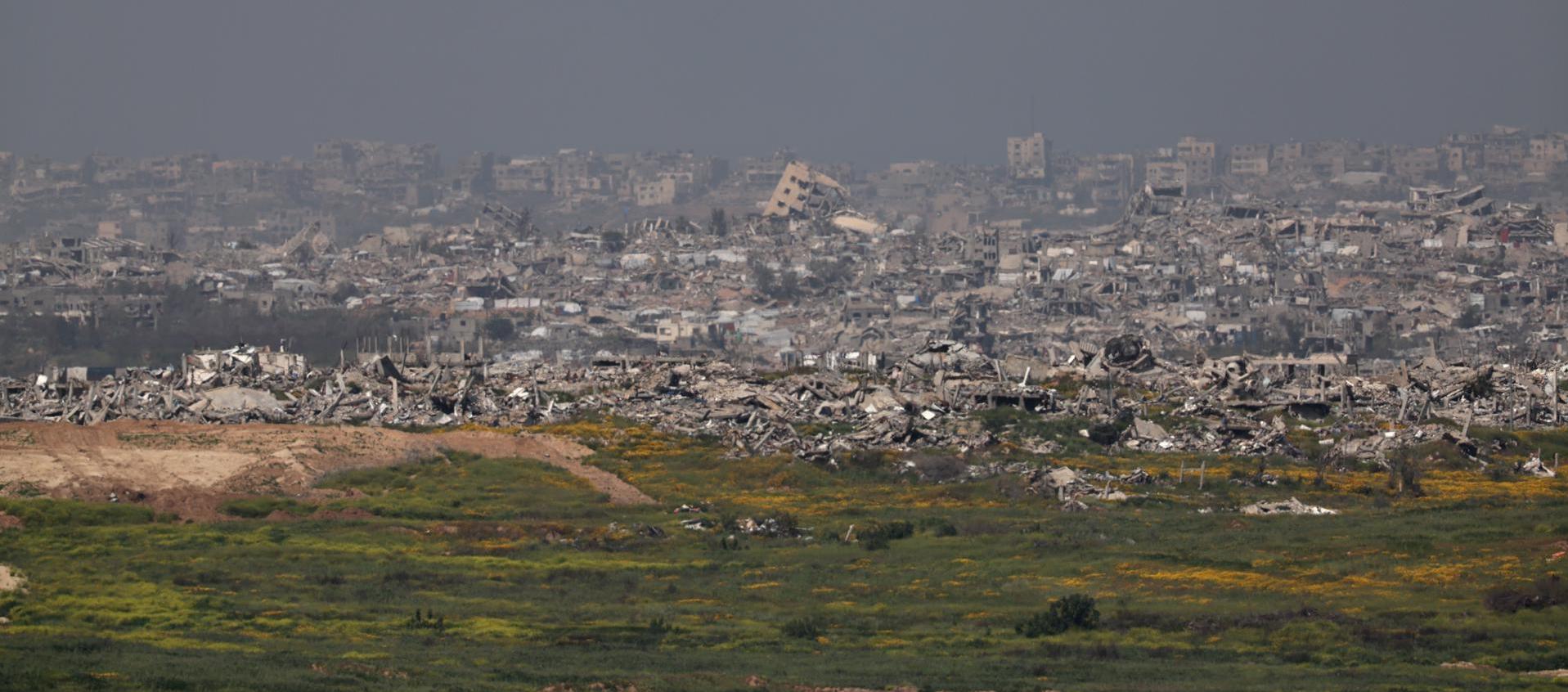 Escombros de edificios destruidos en el norte de la Franja de Gaza por los ataques de este martes.