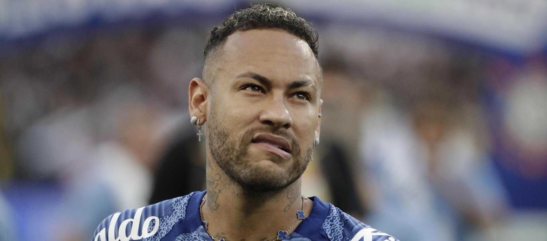 Neymar en calentamiento con Santos.