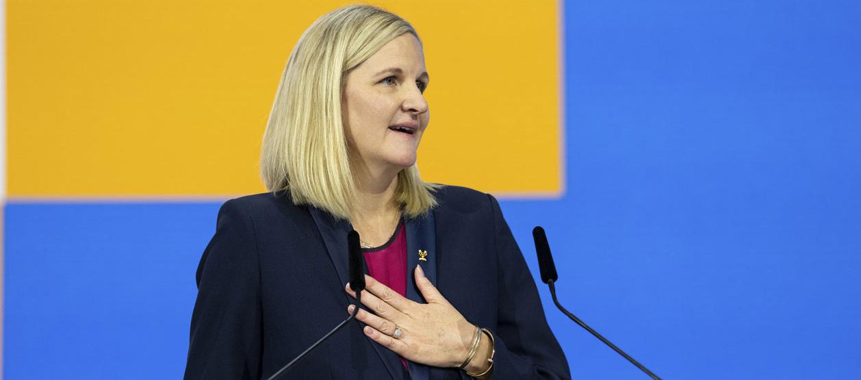 Kirsty Coventry sumó 49 votos por 28 del español Juan Antonio Samaranch.