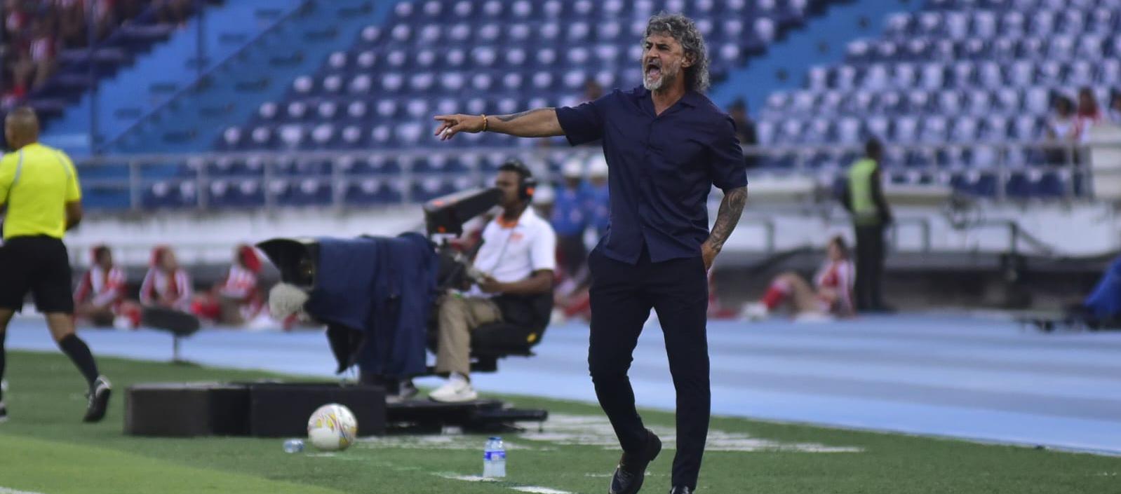 Leonel Álvarez regresa al fútbol colombiano tras dirigir al Emelec de Ecuador.