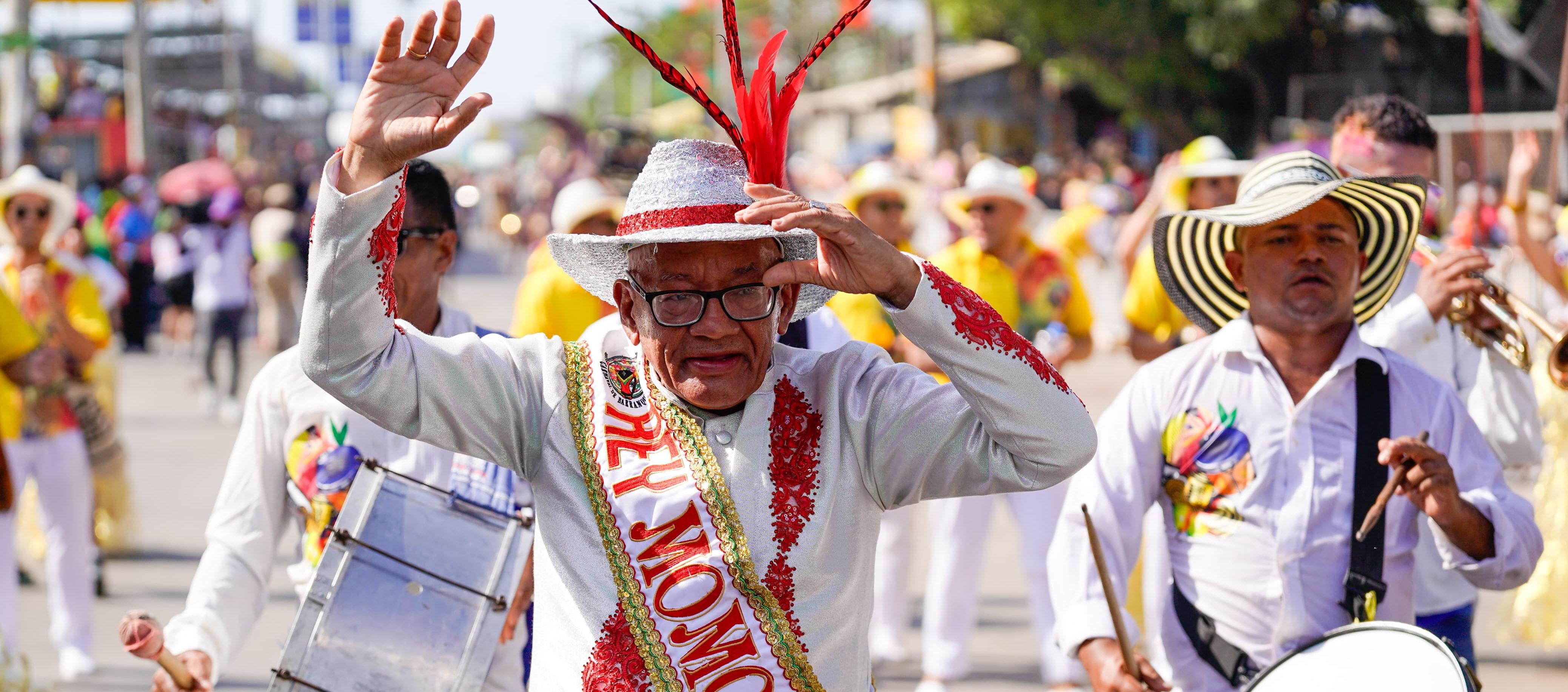 Gabriel Marriaga gozándose la Gran Parada de Comparsas, en la Vía 40.