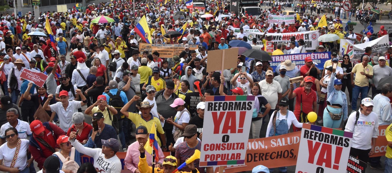 La concentración fue convocada por Fecode y Adea. 