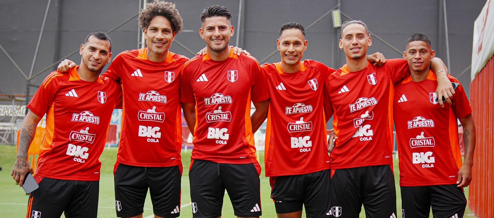 Integrantes de la selección peruana de fútbol. 