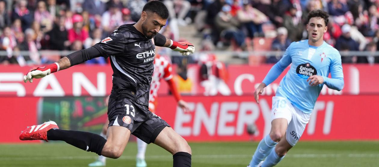 El argentino Paulo Gazzaniga, portero del Girona de España.
