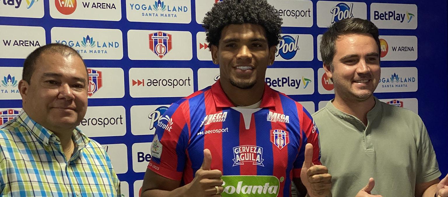 Rafael Pérez con el presidente del Unión, Alberto Mario Garzón, y el gerente, Orlando Zúñiga.