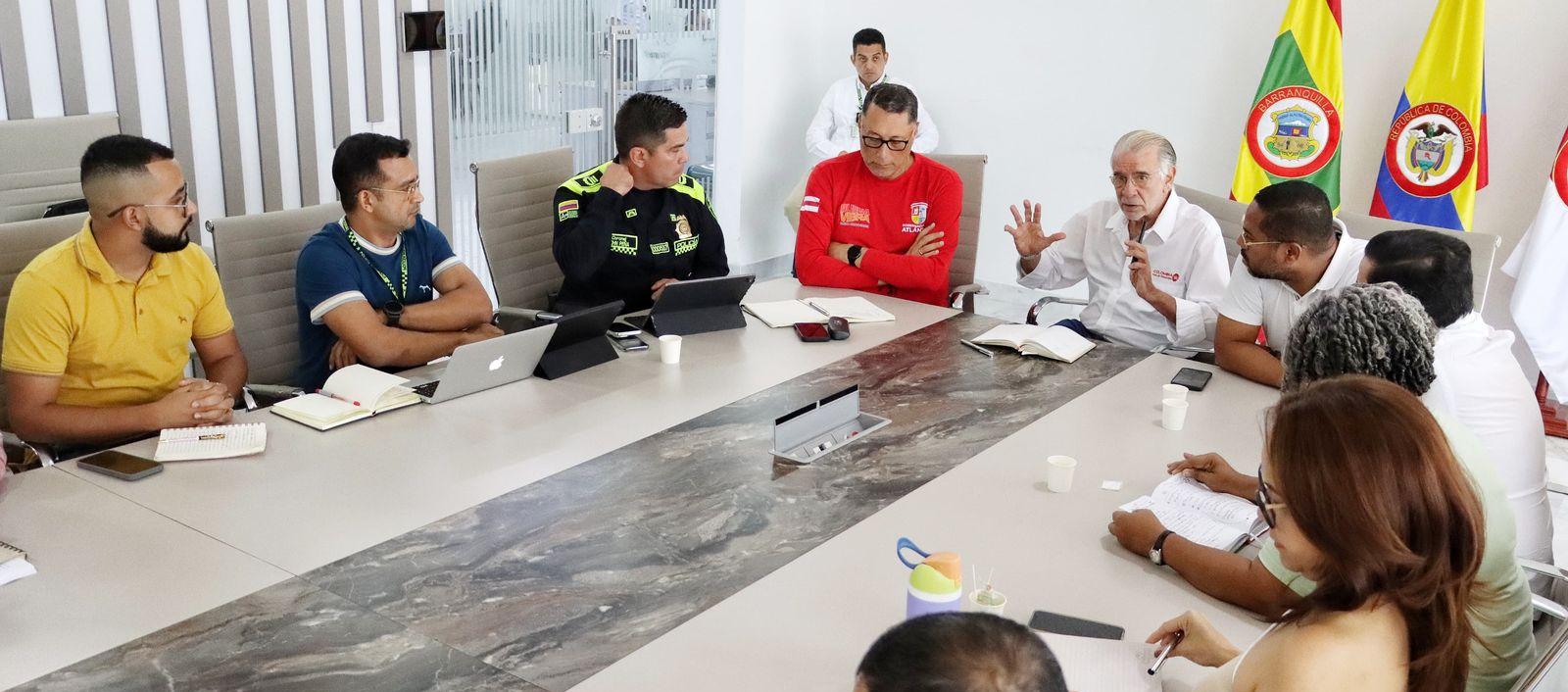 Aspecto de la reunión entre autoridades departamentales y de Policía con los maestros en Atlántico.