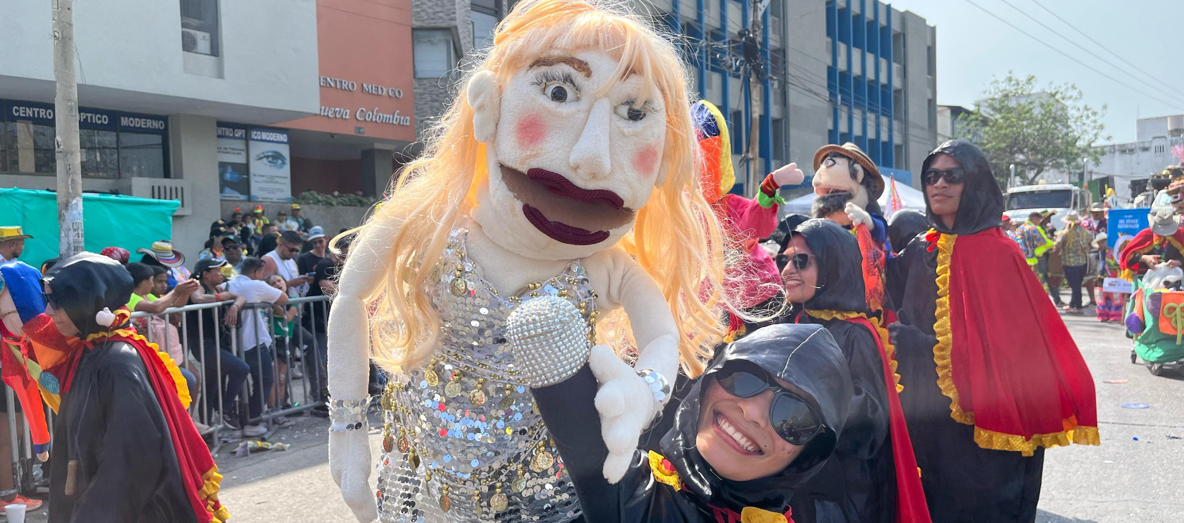 Shakira fue una de las homenajeadas por el disfraz colectivo.