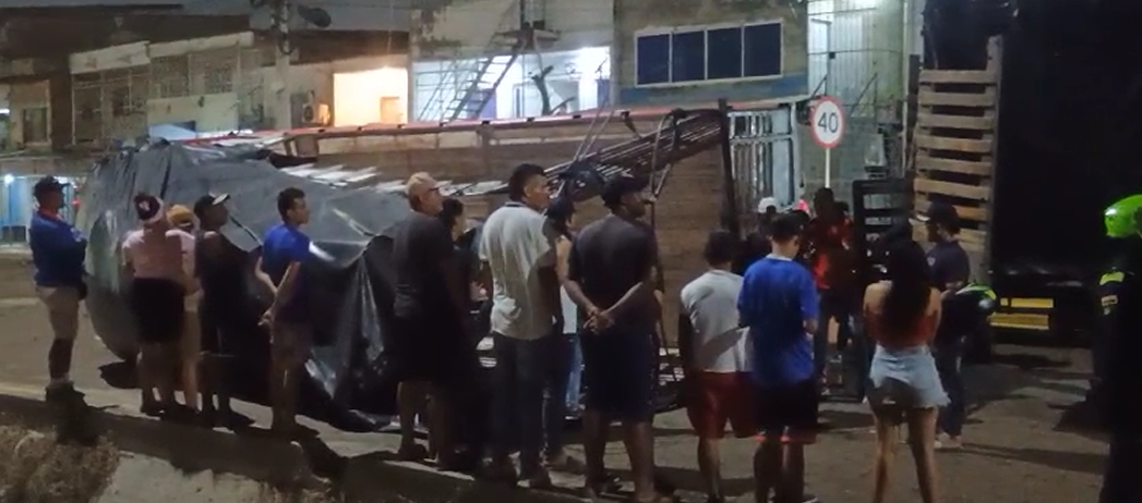 La comunidad exigió el rápido arreglo de la vía.  