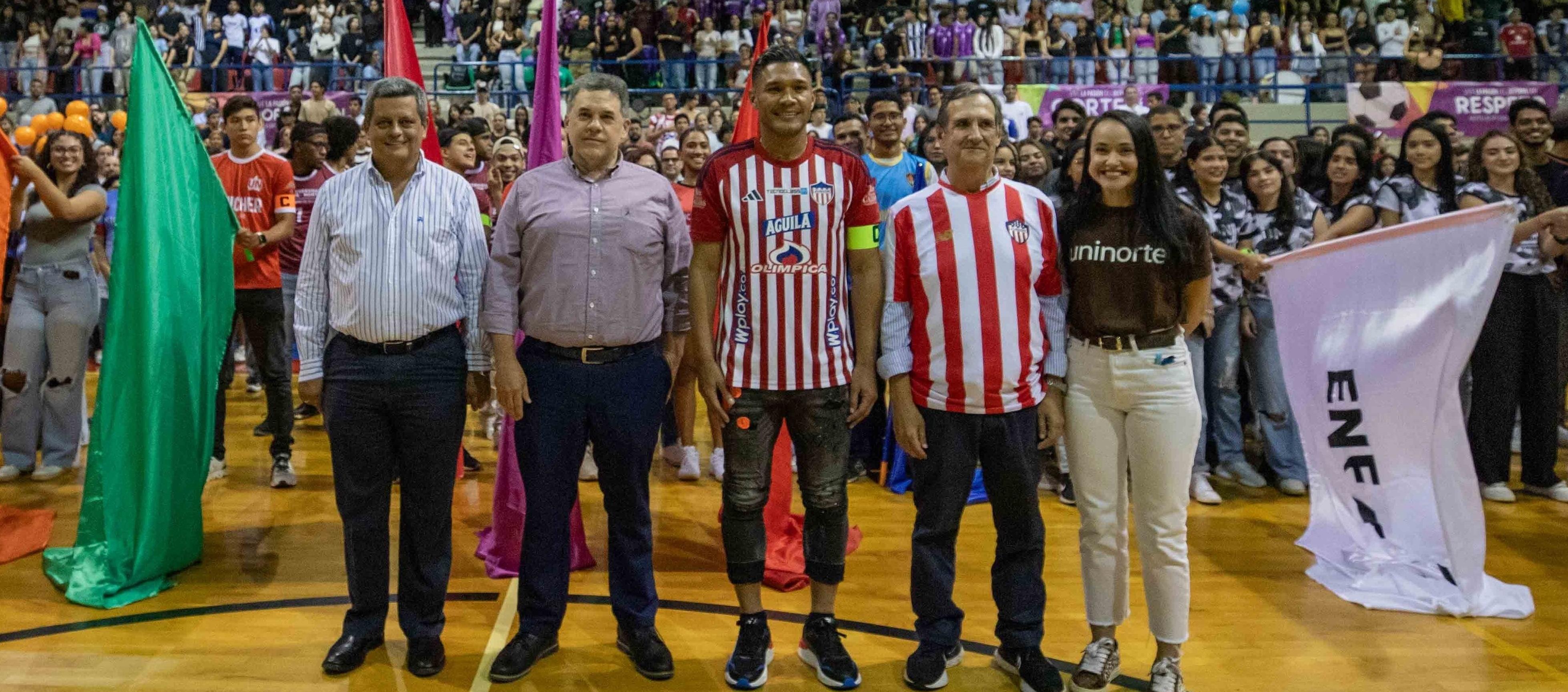 Teófilo Gutiérrez con el rector de la Uninorte, Adolfo Meisel Roca. 