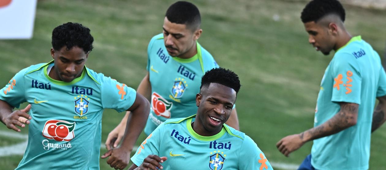 Jugadores de la selección brasileña en un entrenamiento en Brasilia. 