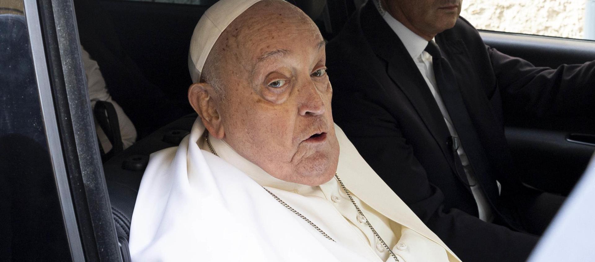 El Papa Francisco tras su visita a la prisión de Regina Coeli en Roma.