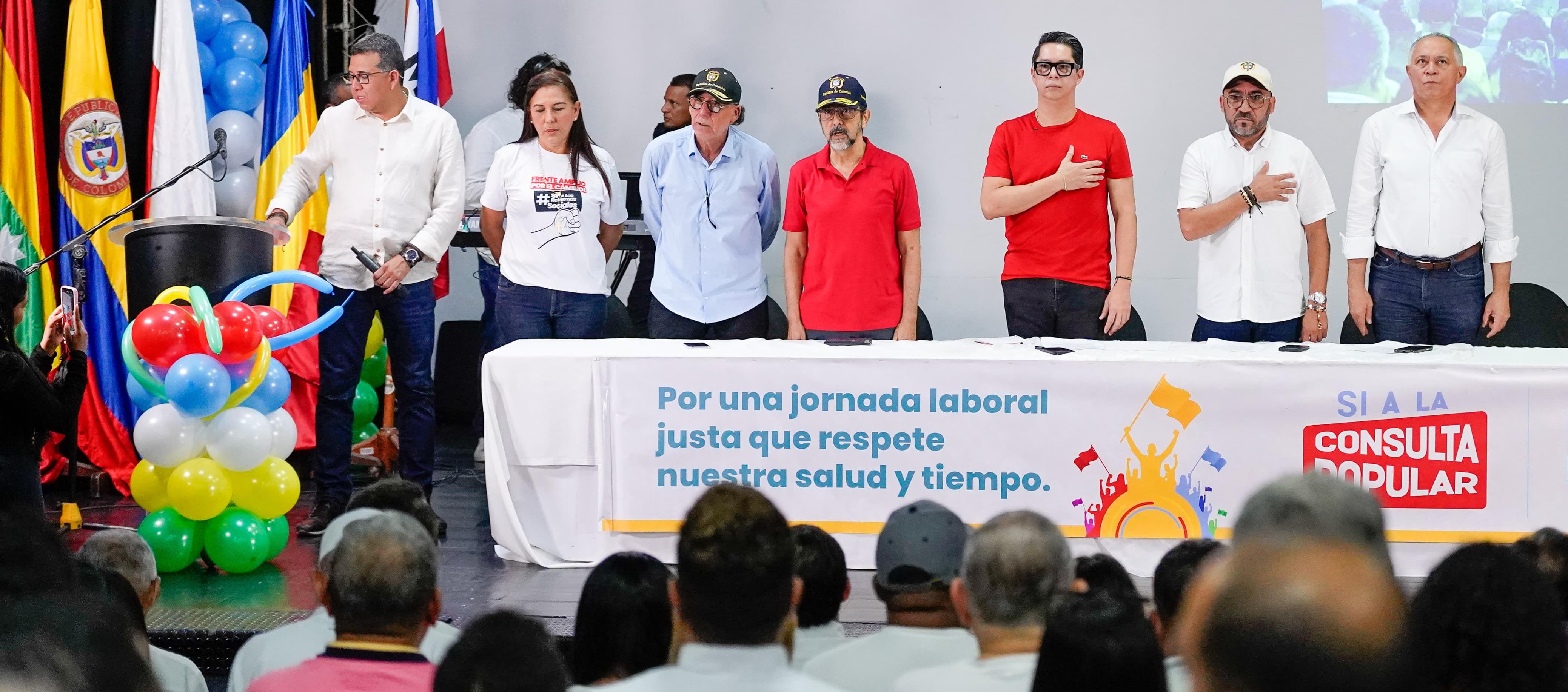 Senador Pedro Flórez y demás impulsores del comité.  