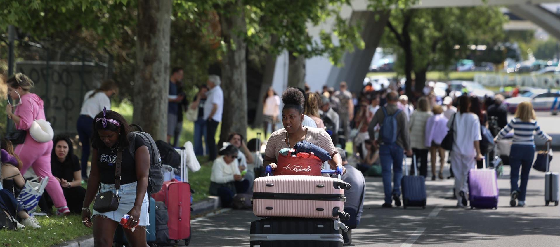 Viajeros en el aeropuerto de Lisboa este lunes.