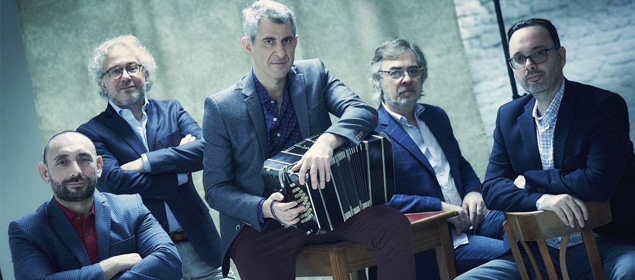 Los integrantes son Pablo Mainetti, Matías Feigin, Serdar Geldymuradov, Armando de la Vega y Daniel Falasca.