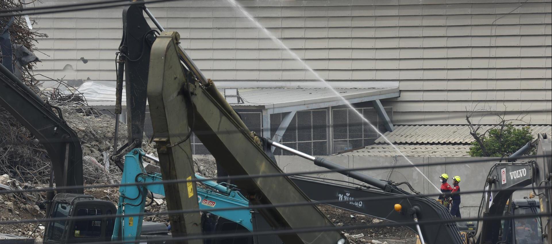 Equipos de rescate trabajan para encontrar a los desaparecidos.