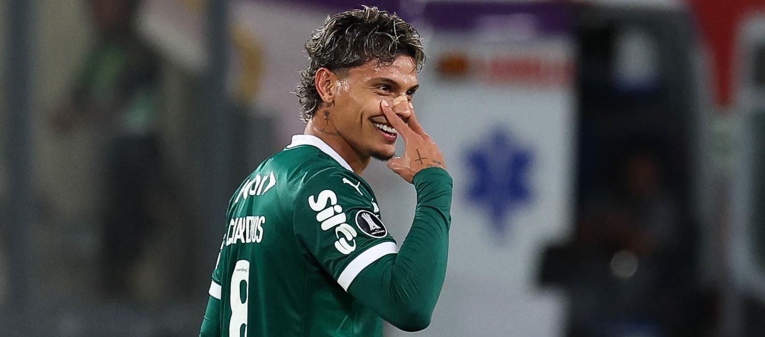 Richard Ríos marcó de cabeza, en el 92, el gol de la victoria del Palmeiras.