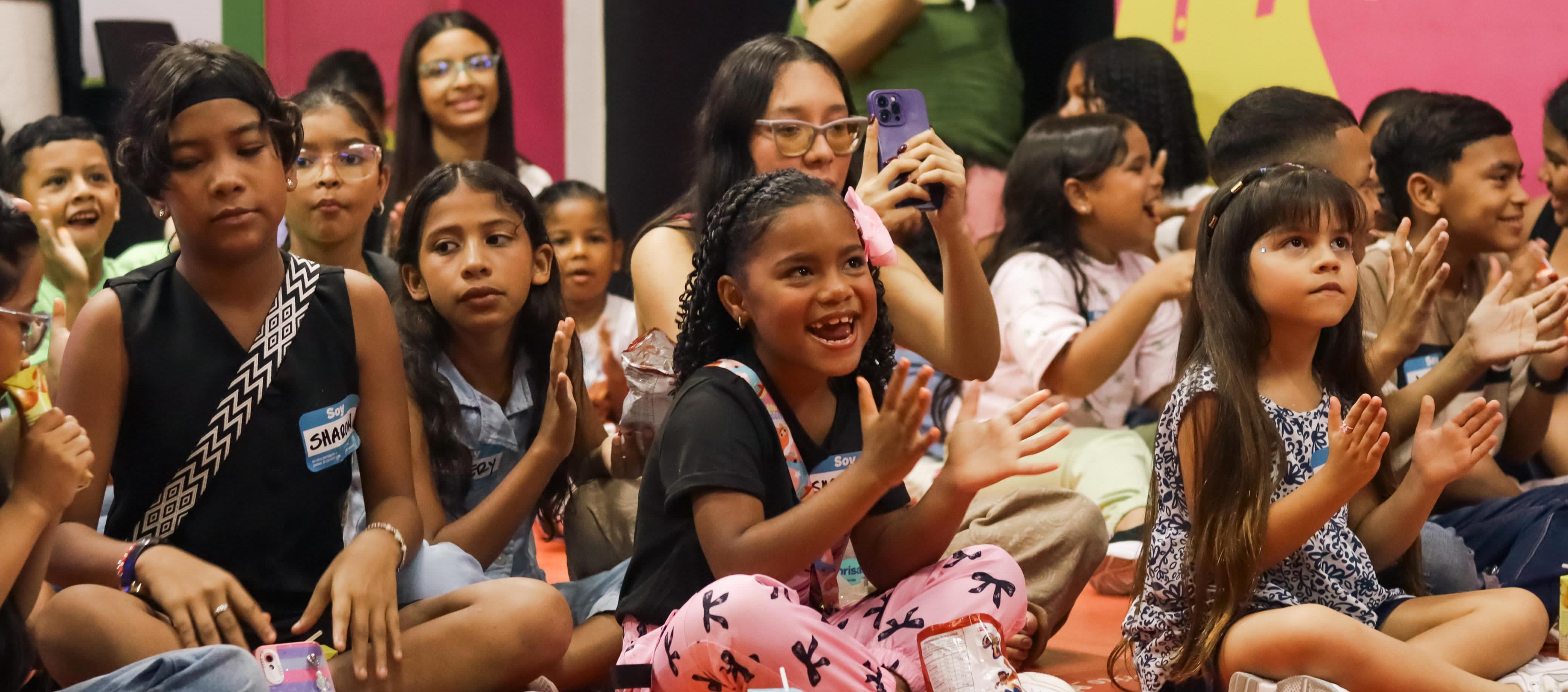 Niños en su visita el museo del Carnaval.