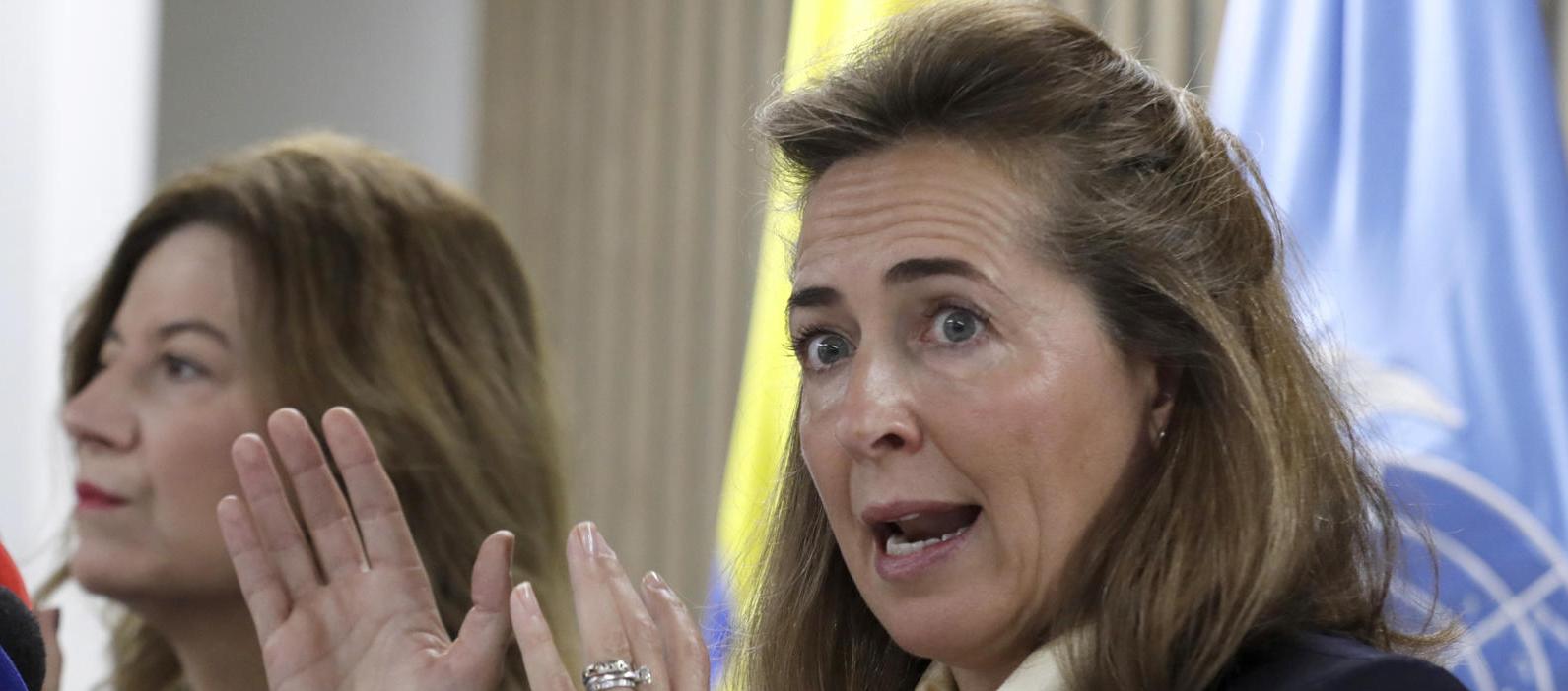 La representante residente del PNUD en Colombia, Sara Ferrer Olivella, habla durante una rueda de prensa este martes, en Bogotá.