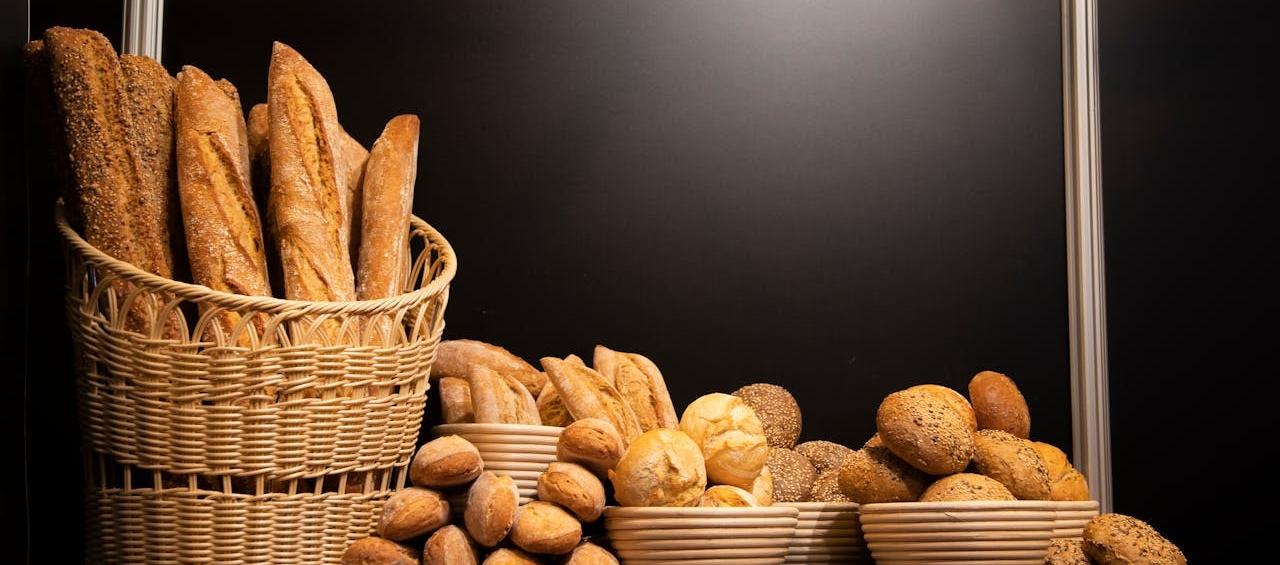 El pan ha sido completado con otros ingredientes para mayor variedad de sabor. 