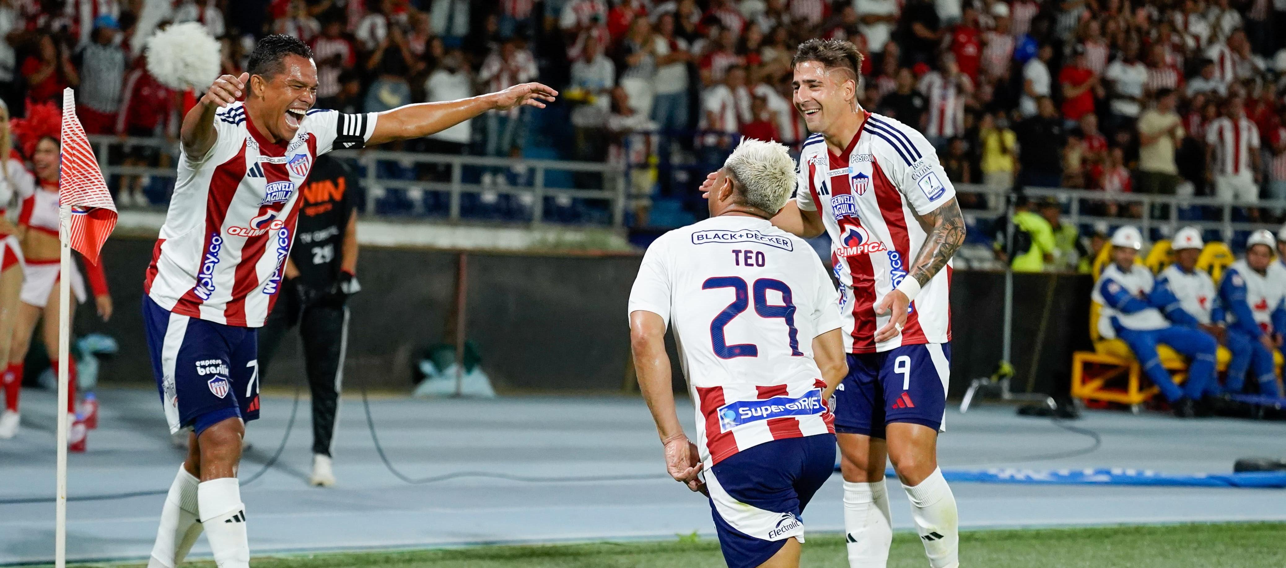 Carlos Bacca celebrando su gol con Junior.