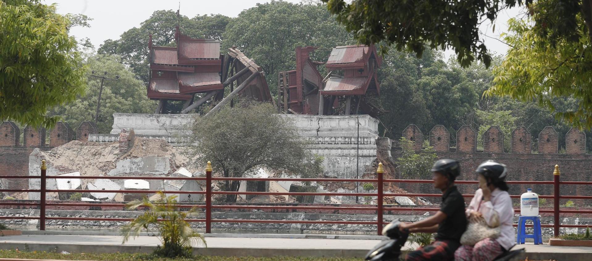 Destrucción en Birmania después del terremoto del pasado viernes.