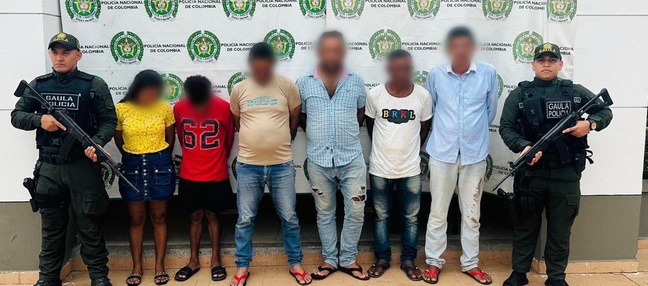 Fueron dejados a disposición de las autoridades competentes. 