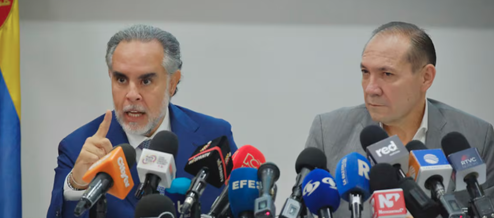 El ministro del Interior, Armando Benedetti; y el de Trabajo, Antonio Sanguino. 