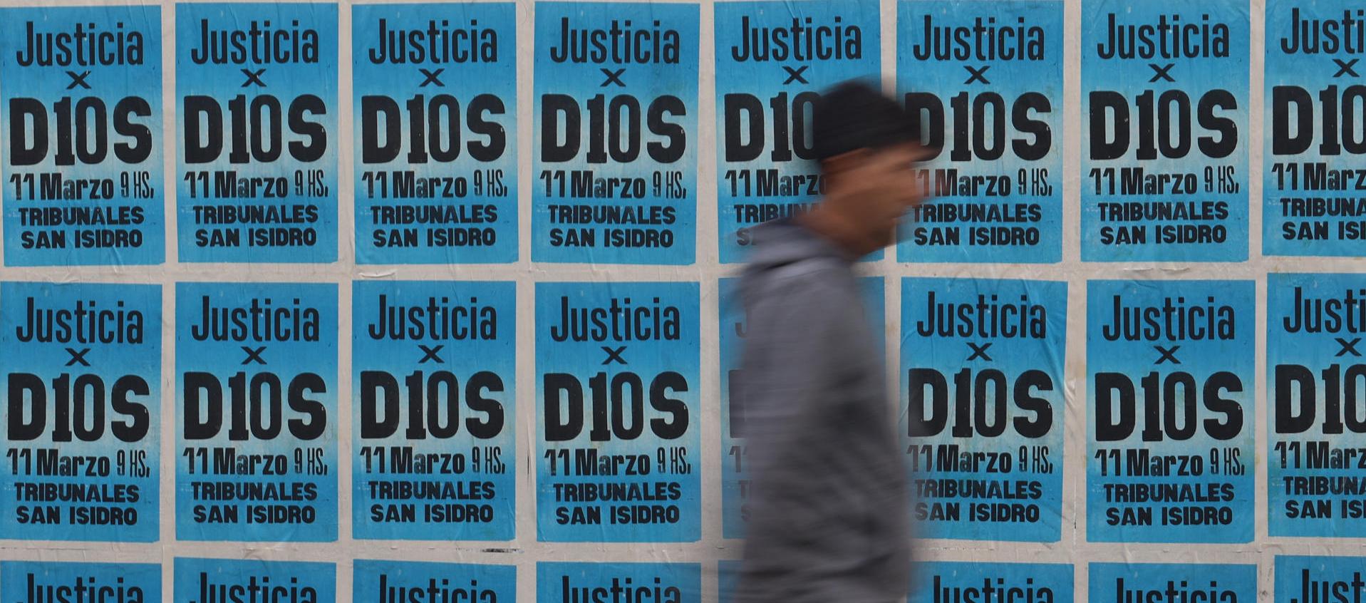 Carteles pidiendo "justicia", frente a los tribunales de San Isidro.