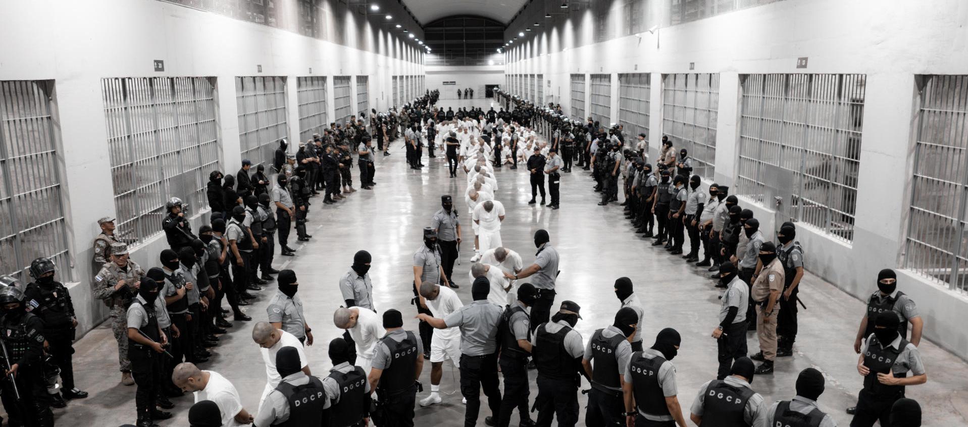 Centro de Confinamiento del Terrorismo (Cecot).