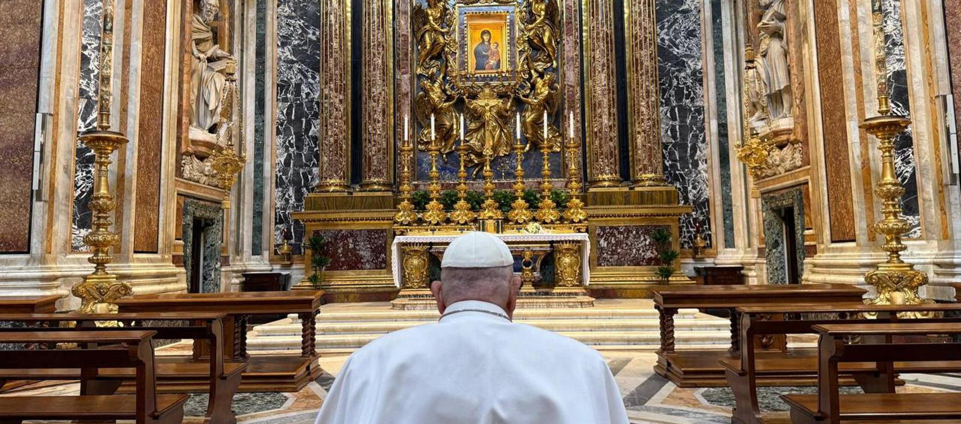 El Papa Francisco en la basílica romana de Santa María la Mayor. 