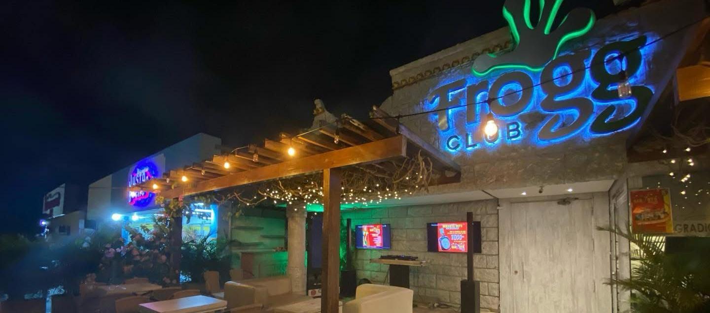 Fachada de Frogg Leggs. 