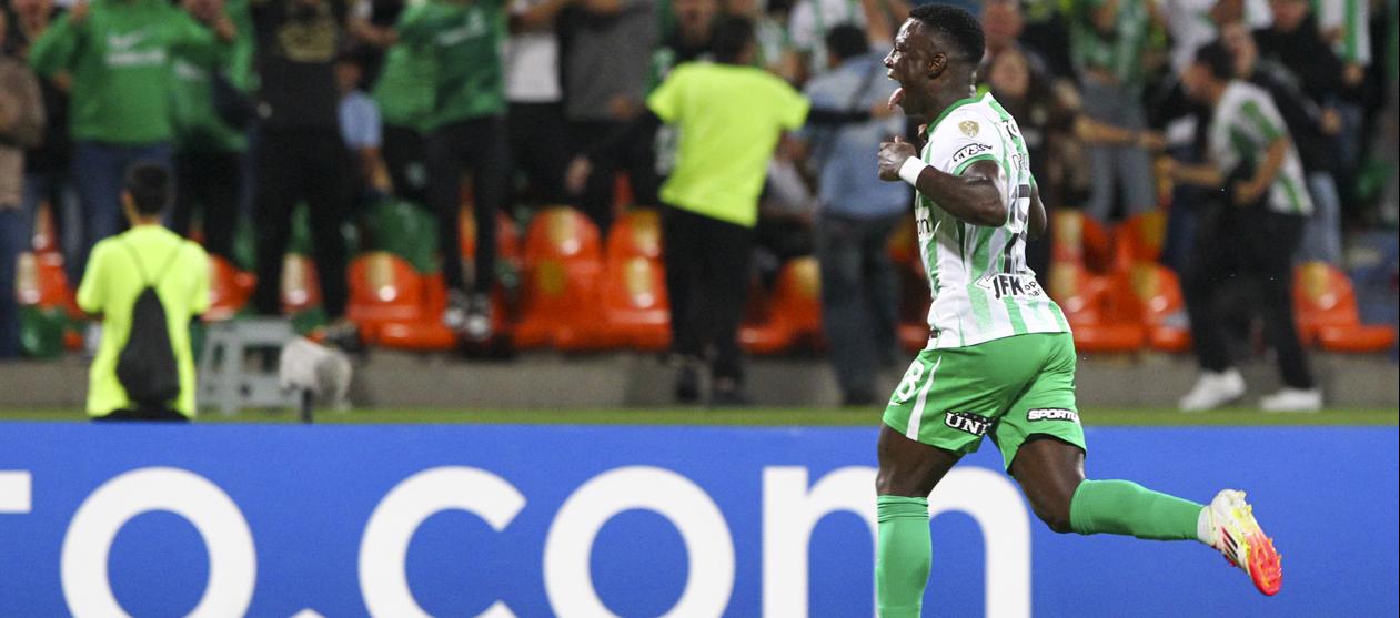 Marino Hinestroza, gran figura del partido.