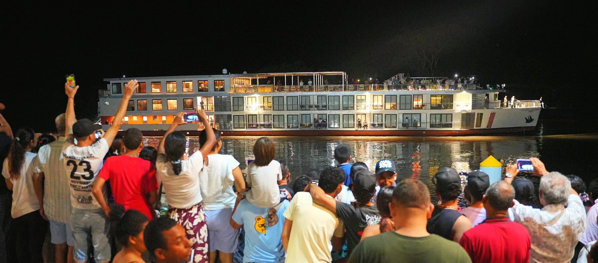 Crucero pasando por Mompox.