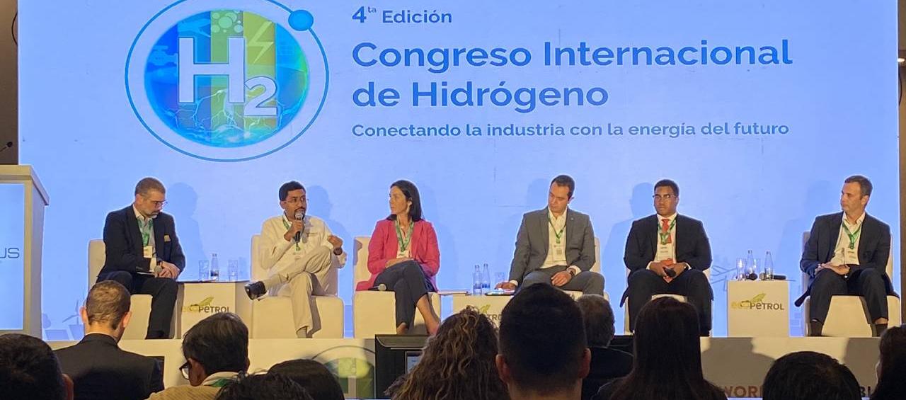 Brayaham Villa, gerente de Confiabilidad Operacional de Monómeros, durante el Cuarto Congreso Internacional de Hidrógeno.